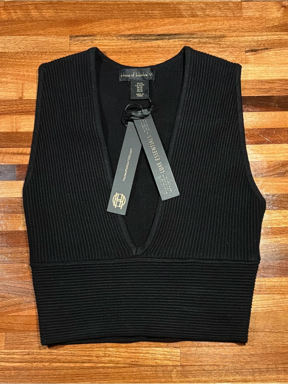 House of Harlow 1960 Black Ribbed V-Neck Sleeveless Top